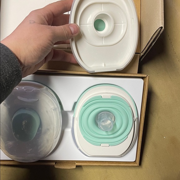 Wearable Breast Pump with Clear and Mint Design - Picture 10 of 13